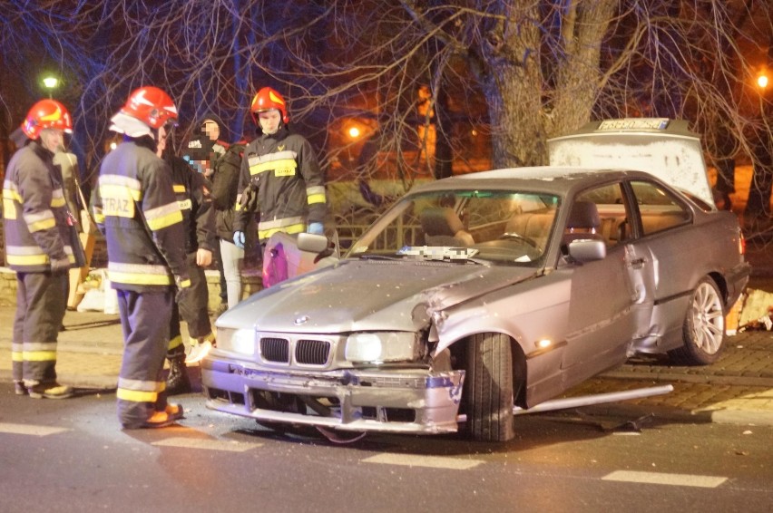 Kolizja na ulicy Częstochowskiej w Kaliszu. BMW uderzyło w...