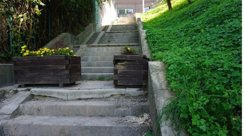 Zniszczone schody nad kieleckim zalewem zostaną wyburzone [ZDJĘCIA]