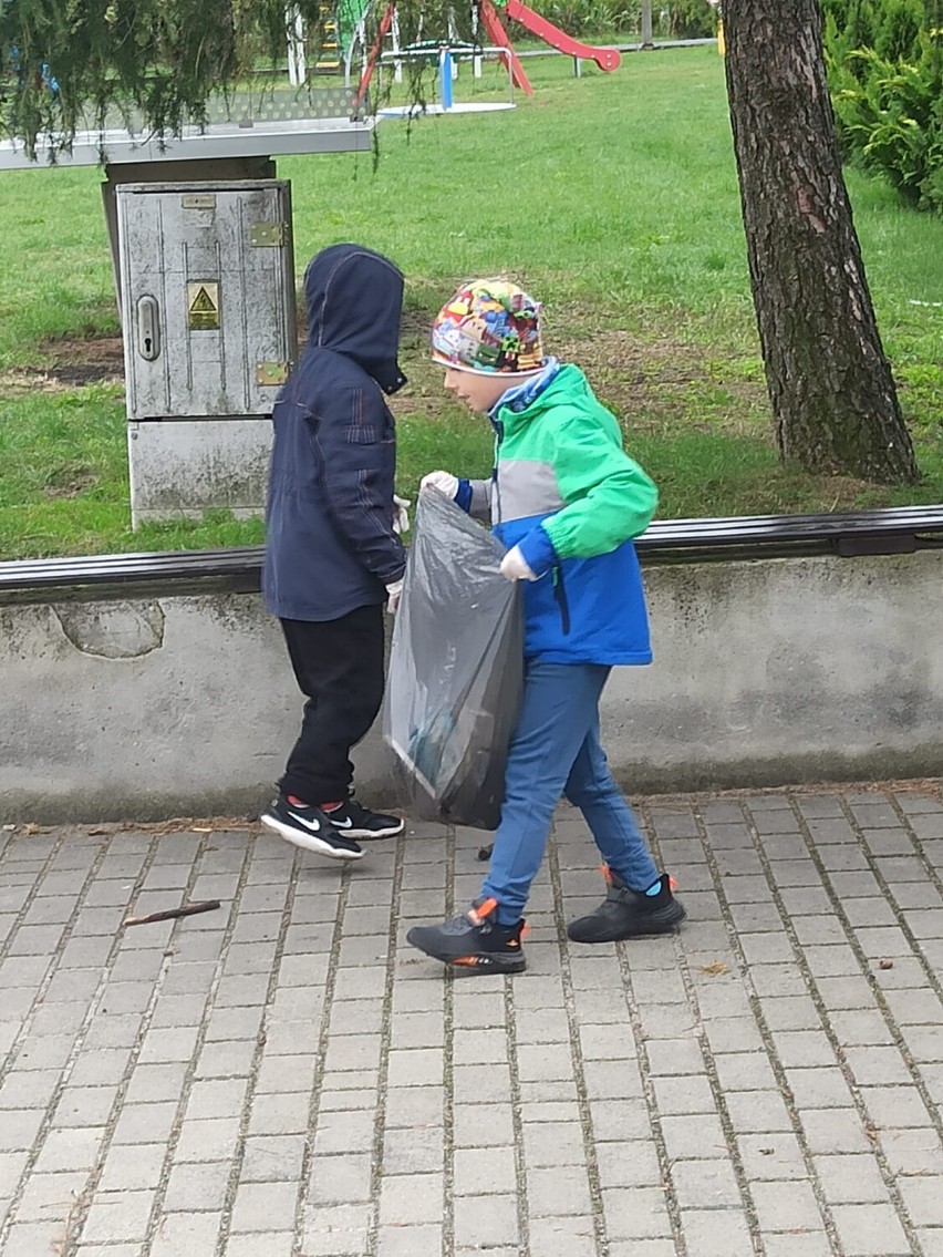 Kobylin. Najmłodsi mieszkańcy Kuklinowa sprzątali świat [FOTO] 