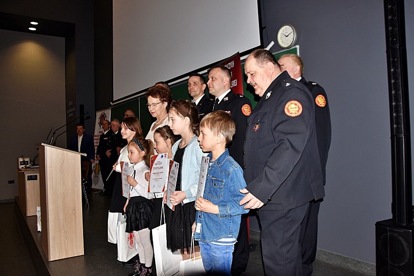 Wręczono nagrody laureatom strażackiego konkursu plastycznego. Maja Łukaszyk laureatem na szczeblu krajowym 