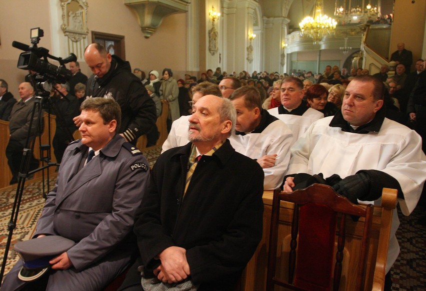 Powiat: Honorowy arcybiskup Ziółek (zdjęcia)
