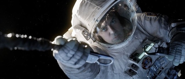 Premiery kinowe – „Grawitacja” to amerykańska produkcja Meksykanina Alfonso Cuaróna. Gwiazdorsko obsadzona, naszpikowana efektami specjalnymi. To opowieść o ćwiczebnym locie w kosmos błyskotliwej inżynier medycznej Ryan Stone (w tę rolę wciela się nagrodzona Oscarem Sandra Bullock) i doświadczonego astronauty Matta Kowalsky’ego (George Clooney). Podczas rutynowej eksploracji przestrzeni kosmicznej dochodzi do wypadku, w której statek Ryan i Matta zostaje zniszczony. A Stone i Kowalsky samotnie dryfują w ciemny bezkres. Zostają sami, połączeni linami, a ogłuszająca cisza dowodzi braku jakiegokolwiek kontaktu z Ziemią… 

Aktualny repertuar zawsze w naszym serwisie