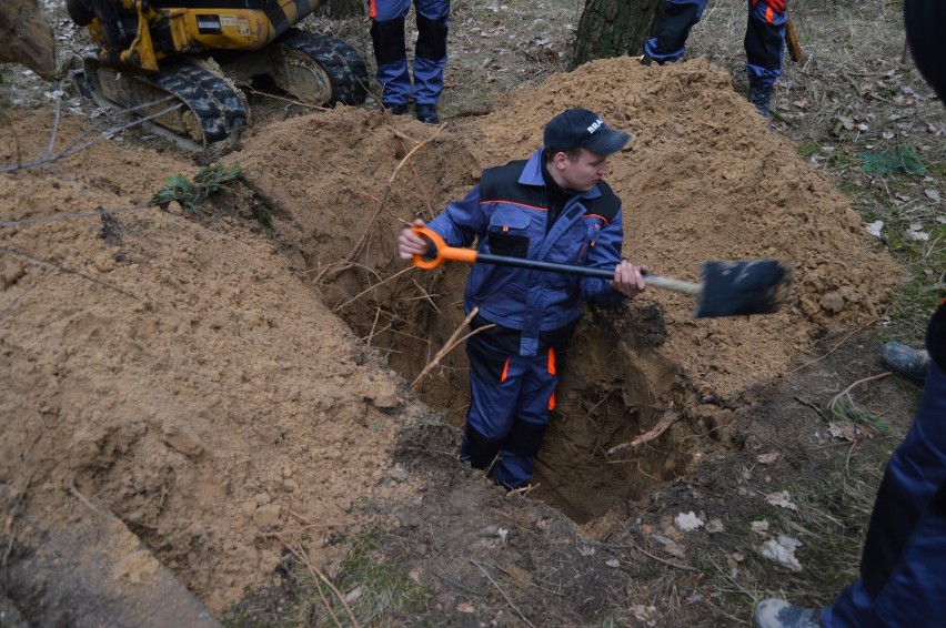 Ekshumacje grobów w Kiełczewie