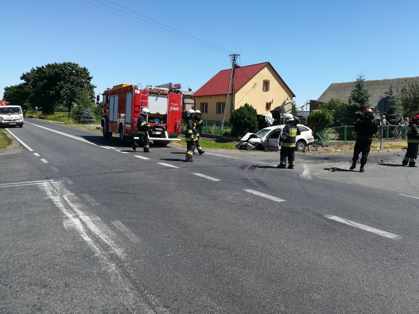 Wypadek między Wągrowcem a Gołańczą. Zderzyły się dwa samochody