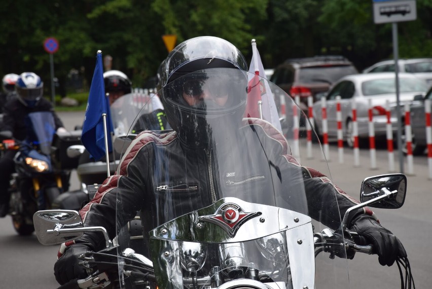 Piknik motocyklowy w Sieradzu z setkami maszyn i tłumem...