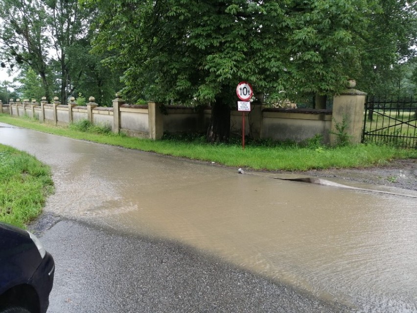 Potężne podtopienia w gminie Dziadowa Kłoda. Strażacy pomogli! [ZDJĘCIA]