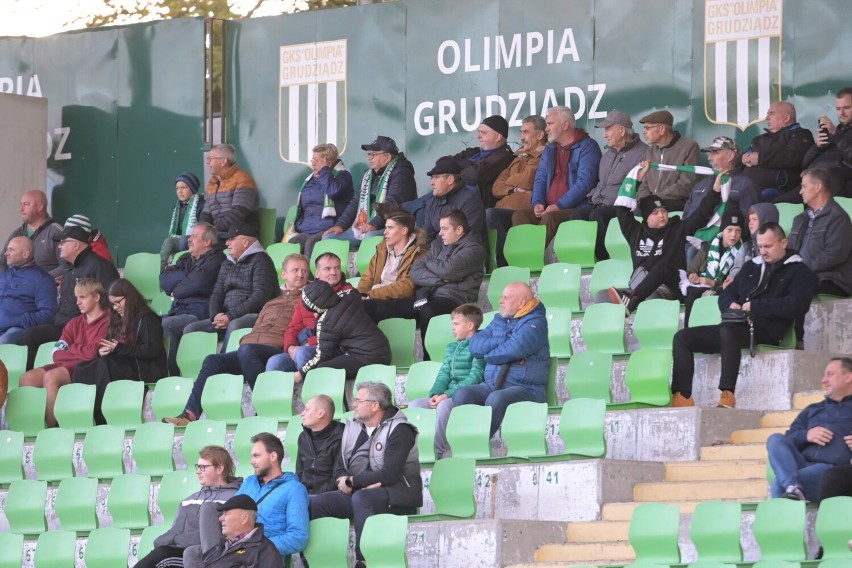 Kibice na meczu Olimpia Grudziądz - Bałtyk Koszalin. Zobacz zdjęcia