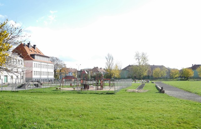 Dyrekcja SP 7 oraz policja i straż miejska zwracają się do mieszkańców, by od razu im zgłaszali, gdy dzieje się coś złego.