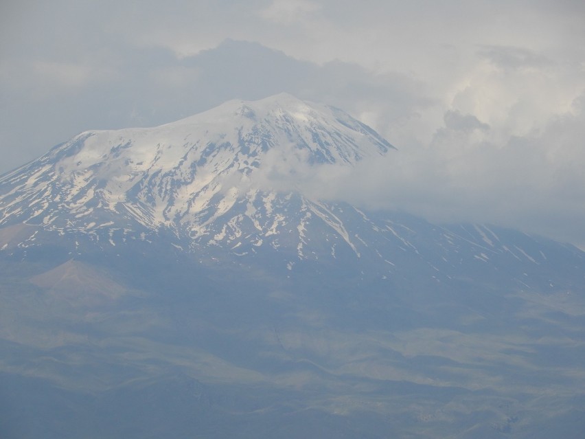 Grupa podróżników ze Słupska jako pierwsza w tym roku zdobyła Ararat - górę, na której ponoć spoczęła Arka Noego [ZDJĘCIA]
