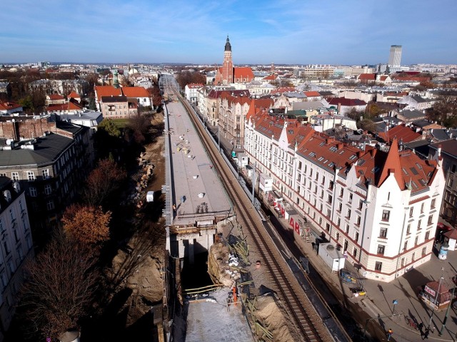 Widać postępy prac na budowie estakad kolejowych między ulicami Kopernika i Miodową