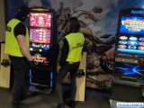 Ukryte „kasyno” w Legnicy. Nielegalne automaty w lokalu ujawnione przez policję. Właścicielom grozi milion złotych grzywny!