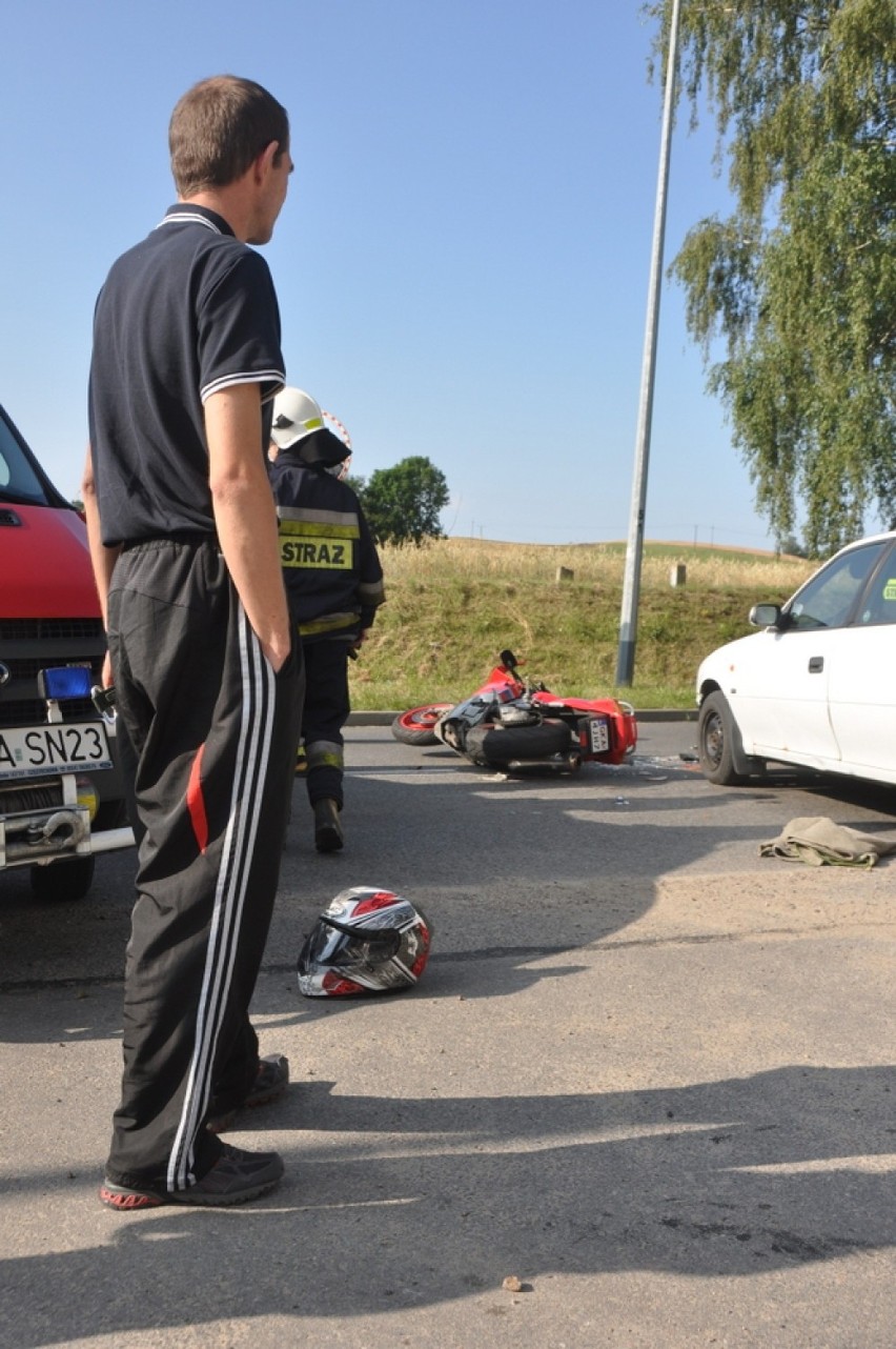 Borkowo - zderzenie motocykla i samochodu na drodze...