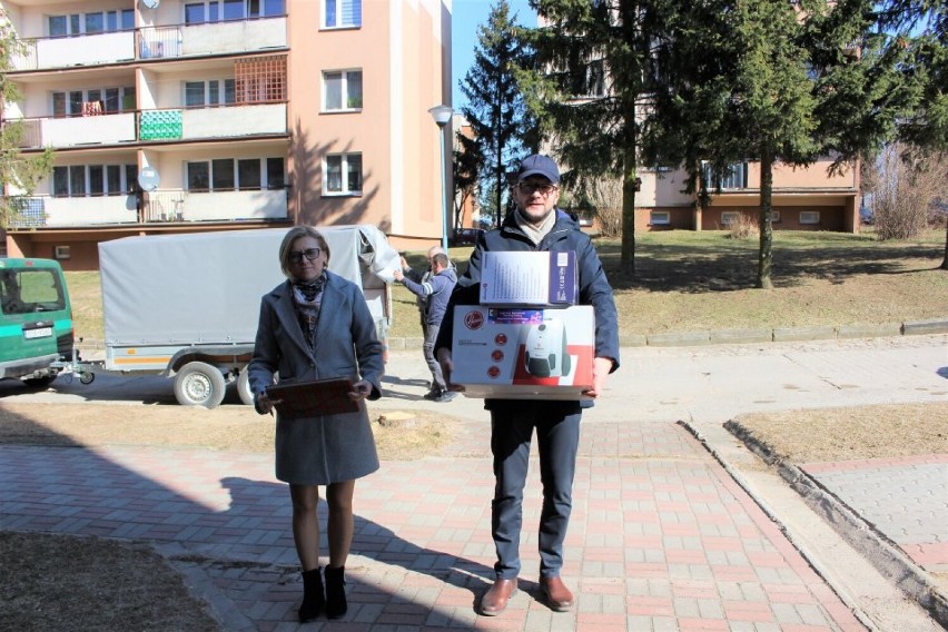 Sprzęt AGD trafił do najbardziej potrzebujących w Dąbrowie. Wszystko w ramach programu „Świeć się z Energą"