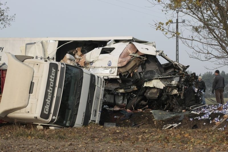 ROSNÓWKO - Zderzyły się dwie ciężarówki. ZOBACZ ZDJĘCIA