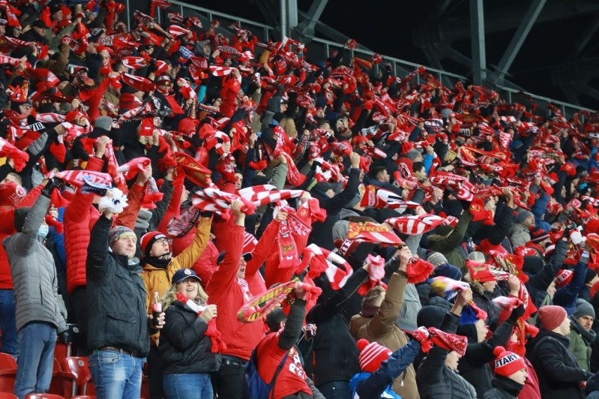 Widzew z najlepszą frekwencją w kraju! Kibice łódzkiego Widzewa pozamiatali. ZDJĘCIA