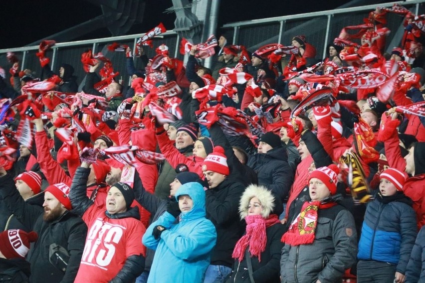 Widzew z najlepszą frekwencją w kraju! Kibice łódzkiego Widzewa pozamiatali. ZDJĘCIA