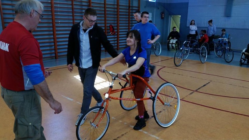 Niepełnosprawni testowali rowery