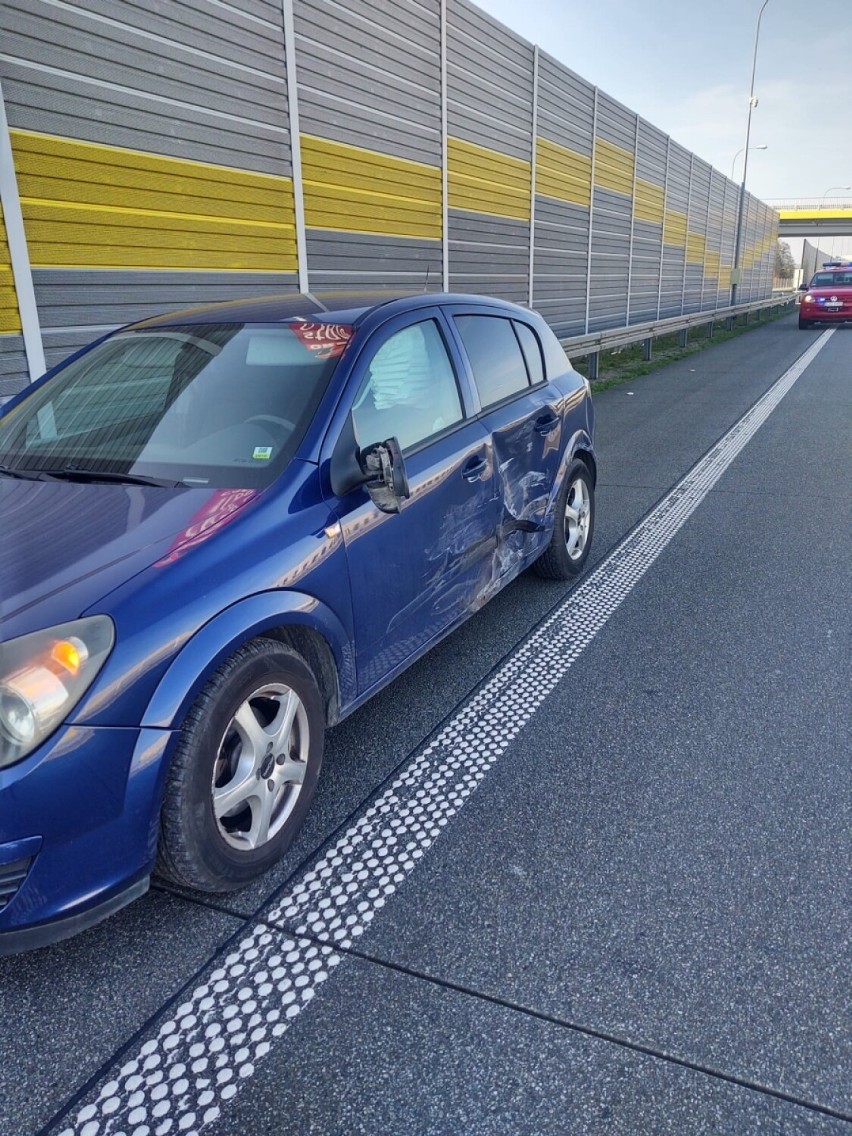 Wypadek na S8 koło Zduńskiej Woli. Zderzenie trzech samochodów