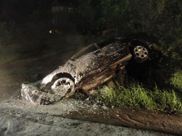 Wypadek w Mochnaczce Wyżnej: nie żyje 28-latek, samochód spłonął [ZDJĘCIA]