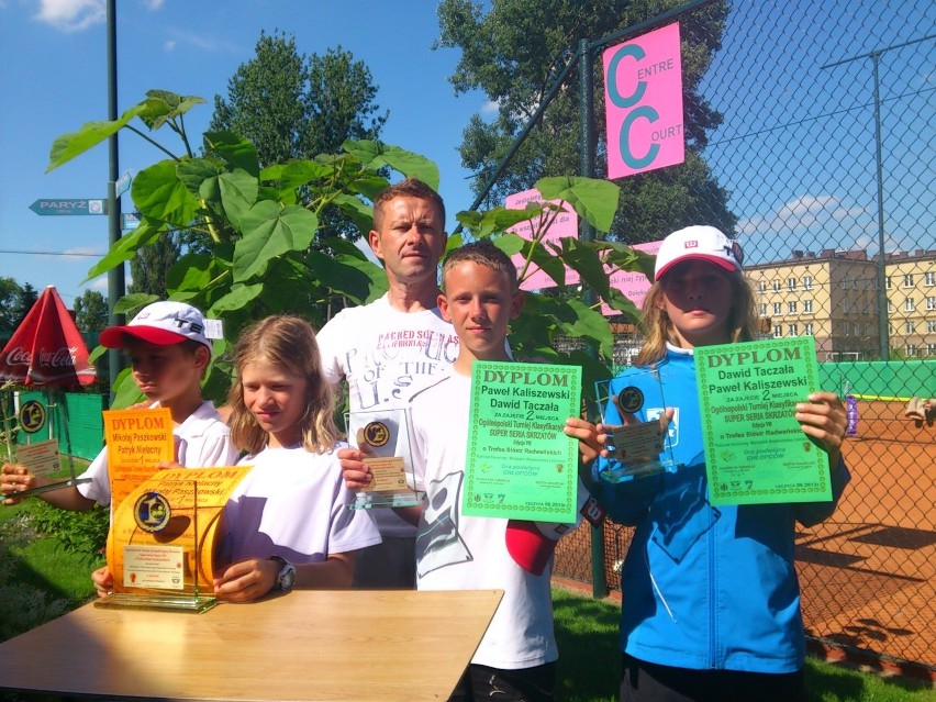 Na łęczyckich kortach walczono o trofea sióstr Radwańskich