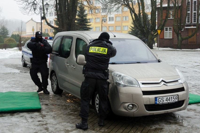 W doskonaleniu swoich umiejętności biorą udział policjanci,...