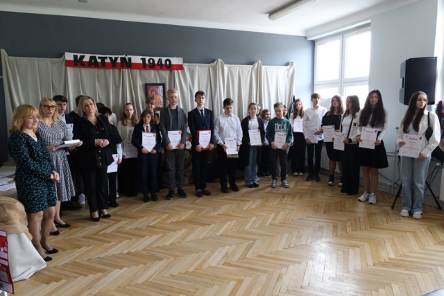 Powiatowy Konkurs Katyński w Publicznej Szkole Podstawowej 4 w Radomsku