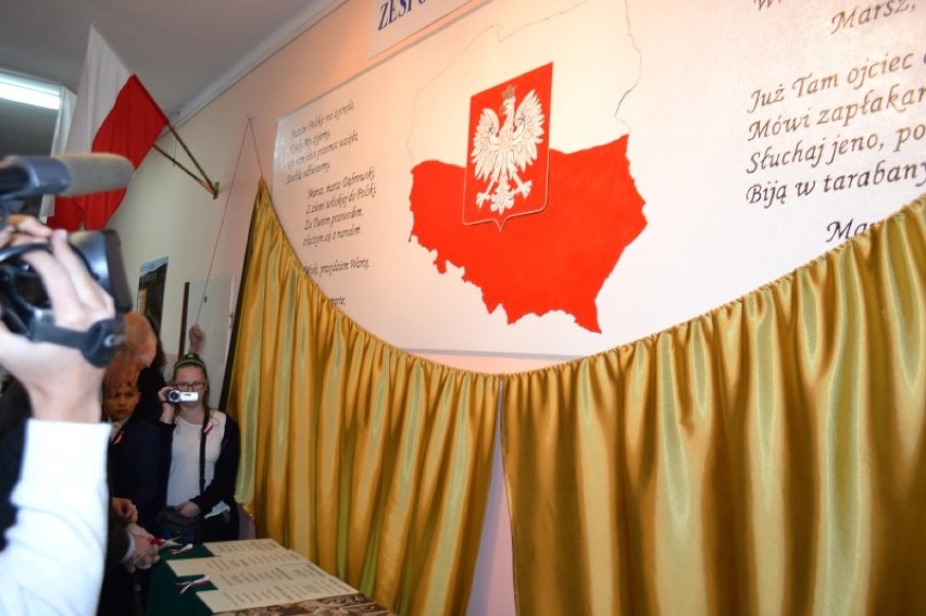 Patriotyczna ścianka w Kusiętach została uroczyście odsłonięta [ZDJĘCIA]