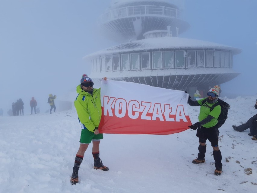 Koczalskie Morsy na Śnieżce. W samych gatkach. To był wielki wyczyn| ZDJĘCIA+WIDEO