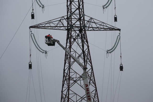 Enea i Energa zapowiedziały kolejne przerwy w dostawie prądu w regionie. Sprawdźcie, czy Wasz adres jest na liście.

Informacje o wyłączeniach na kolejnych slajdach. Przesuń zdjęcie gestem lub naciśnij strzałkę w prawo.

***
Zobacz także materiał wideo: Elektrownia słoneczna w najsuchszym miejscu na ziemi. Będzie dostarczać energię całą dobę


źródło: RUPTLY/x-news
