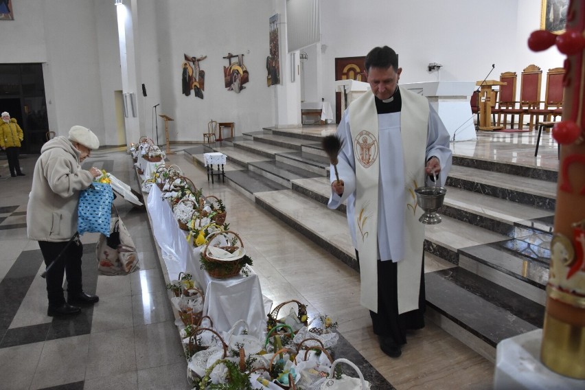 Jak co roku, w święceniu pokarmów uczestniczyły tłumy...