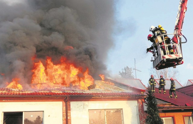 Największą akcją strażaków w ubiegłym roku był pożar suchedniowskiej fabryki mebli Meblodex.