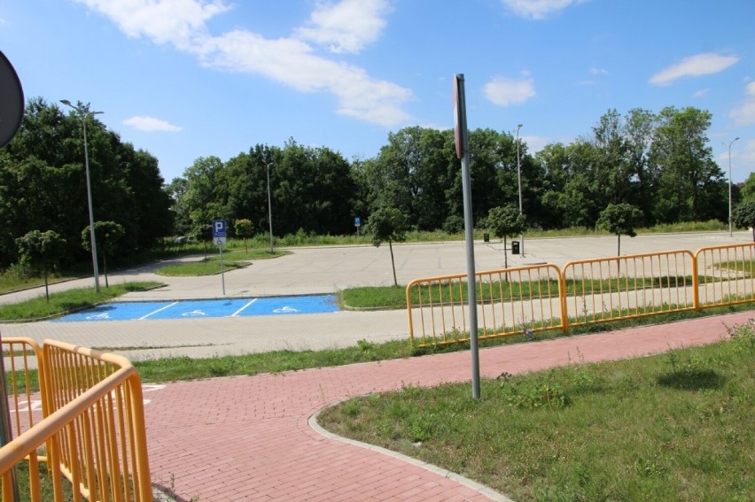 Legnica. Autobusy linii numer 6 zawiozą mieszkańców na Letni Park Wodny AquaFun także w niedzielę i święta