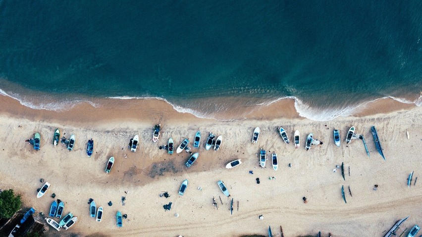 Plaża nad zatoką Arugam na Sri Lance. Sri Lanka przyciąga...