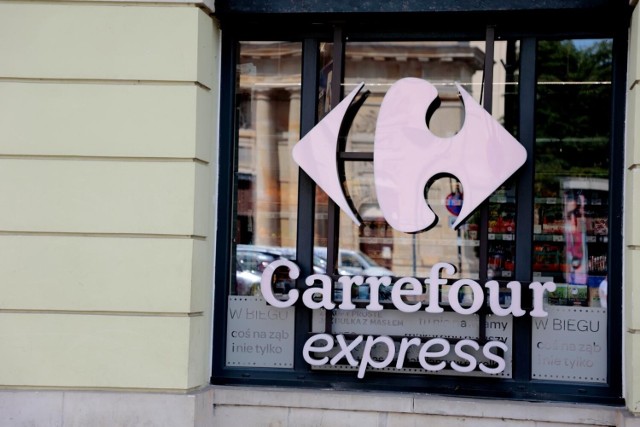 Carrefour zamyka sklepy, które były niewielkie i miały konkurować m.in. z Żabkami. Zmiany nie dotyczą super- i hipermaketów.
