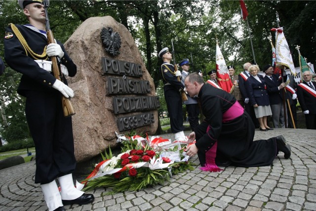 Obchody rocznicy powstania warszawskiego odbędą się przy pomniku Polskiego Państwa Podziemnego