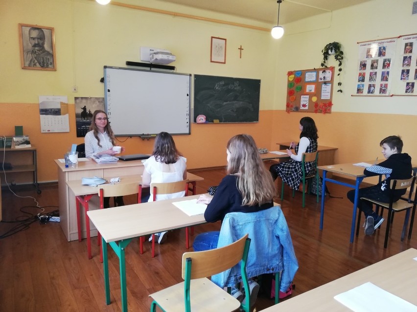 Próbny egzamin ósmoklasisty w SP w Krzemieniewicach