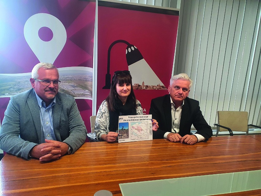 12 października br. podpisano umowę z firmą Pro Invest Solutions na przygotowanie projektu robót  geologicznych wiercenia geotermalnego, otworu badawczo-eksploatacyjnego na terenie gminy Września.