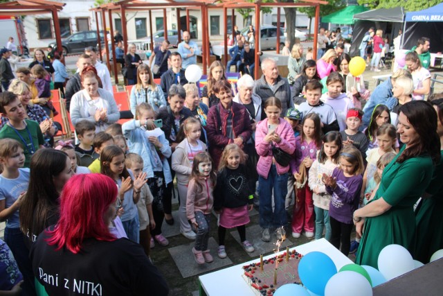 Charytatywny Piknik Rodzinny z okazji 10. urodzin Fundacji Rozwoju "Nitka" odbył się na Placu Wolności w Bełchatowie