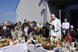 W Skierniewicach setki wiernych w Wielką Sobotę święciły pokarmy w parafiach na Widoku i "pod lasem"