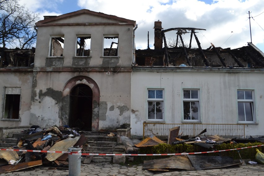 Spalony budynek w Polaszkach w roku 2016