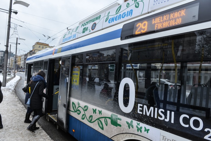 Hybryda trolejbusu i autobusu elektrycznego wyjedzie na ulice Gdyni. Taki pojazd dojedzie bez zasilania z trakcji nawet do Pogórza!