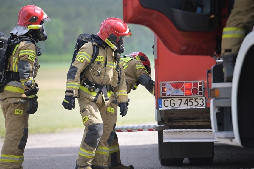 Tak wyglądały ćwiczenia strażaków na lotnisku w Lisich...