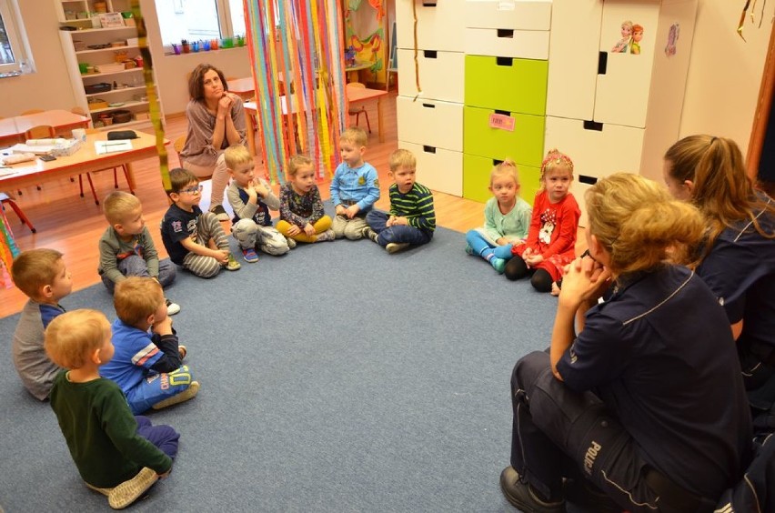 Policjantki z Wejherowa edukowały dzieci jak bezpiecznie spędzić ferie [ZDJĘCIA]