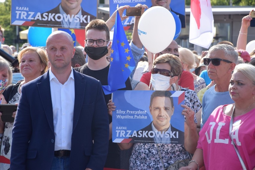 Częstochowa: Rafał Trzaskowski na Placu Biegańskiego [ZDJĘCIA]. Kilka tysięcy mieszkańców przywitało kandydata KO na Prezydenta RP