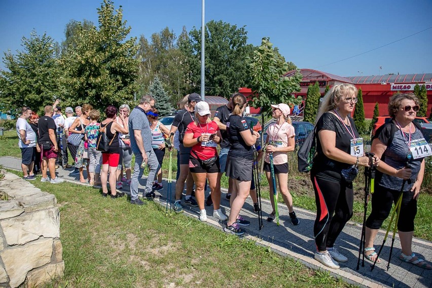 Ponad 100 uczestników zgromadziła pierwsza edycja Rajdu Nordic Walking na Podłężu