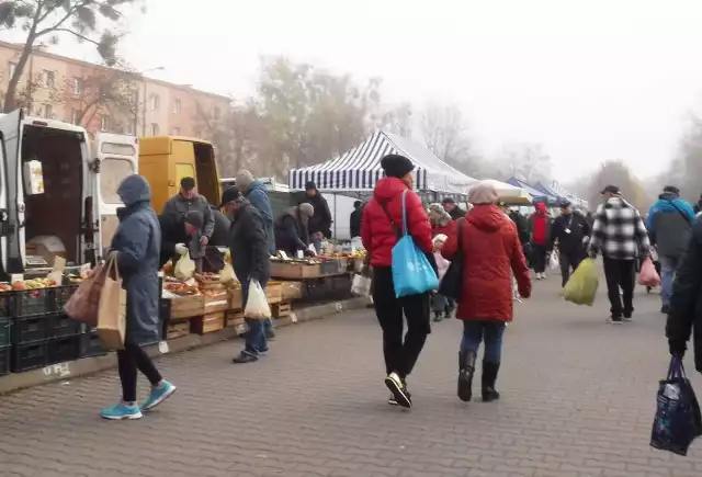 Na kolejnych slajdach sprawdź ceny warzyw i owoców.