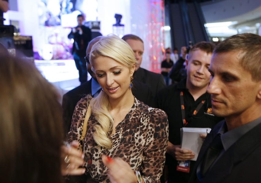 Paris Hilton w Katowicach: W Silesia City Center spotkała się z fanami [ZDJĘCIA+WIDEO]
