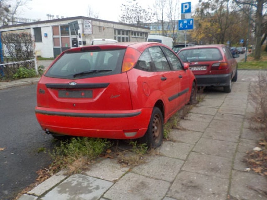 Straż Miejska oczyszcza warszawskie ulice z wraków...