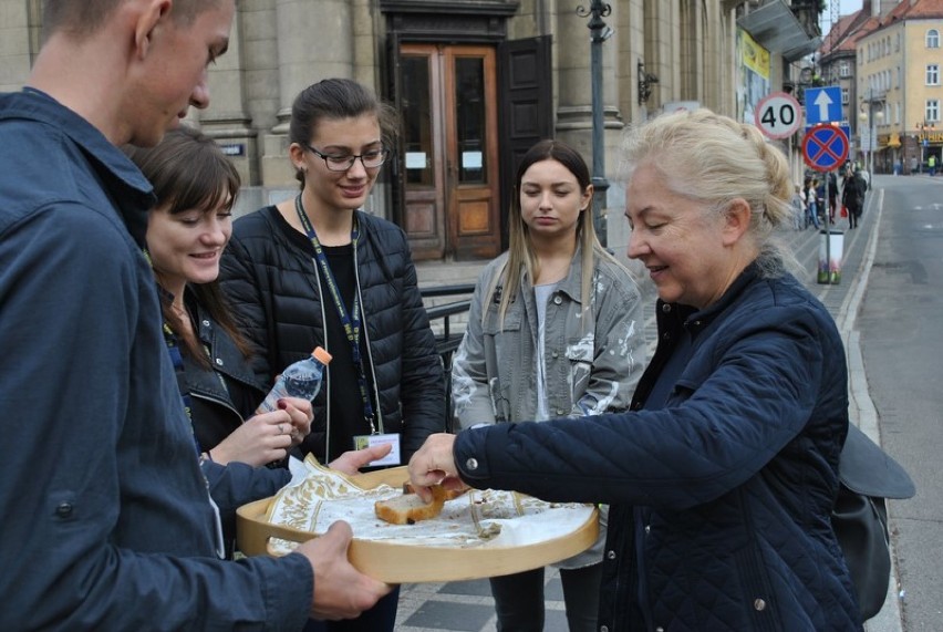 Akcja Caritas w Kaliszu. Kromka chleba dla sąsiada [FOTO]