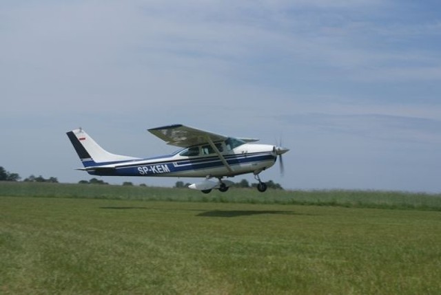 Wszyscy chętni, po uprzednim porozmawianiu z pilotami, mogli liczyć na darmowy przelot. Fot. Marek Gabriel